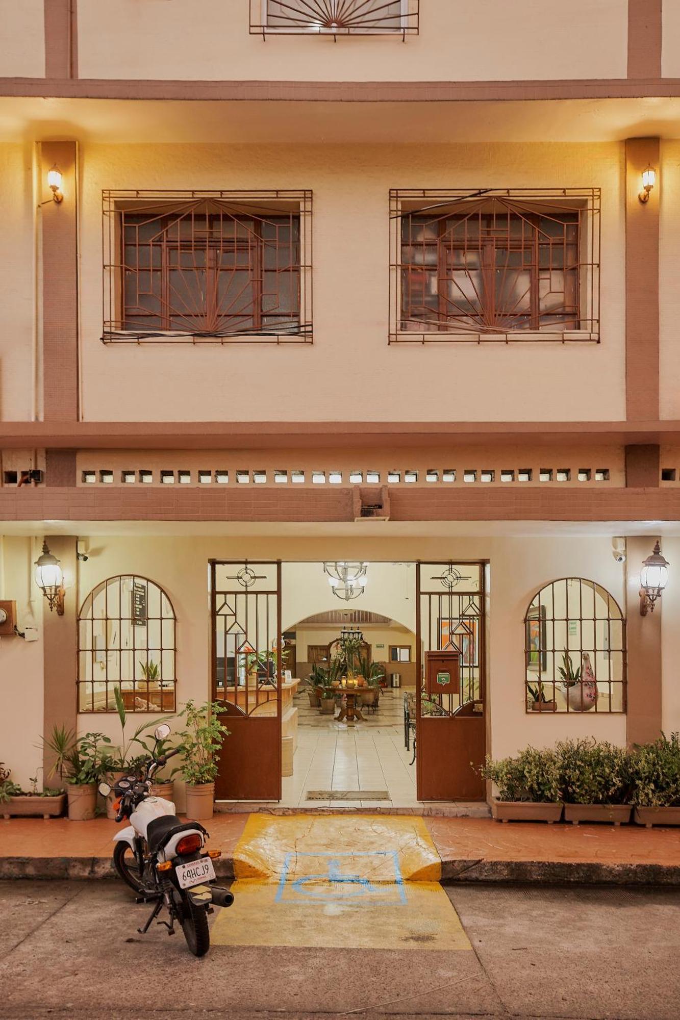 Hotel Cervantino Tapachula Eksteriør bilde